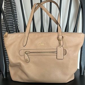 COACH tan pebbled leather shoulder bag/purse